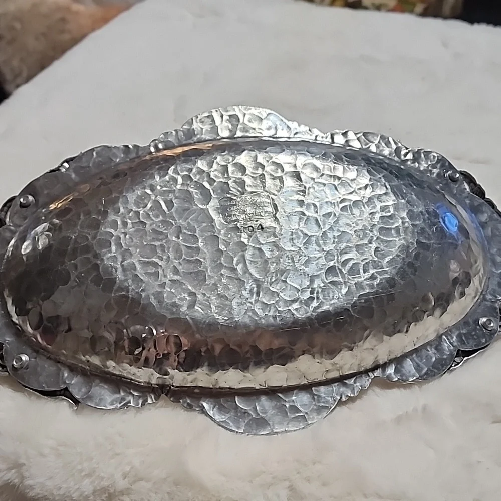 Elegant Silver Plated Serving Tray with Floral Handles. Brand Rodney Kent. - Picture 6 of 7